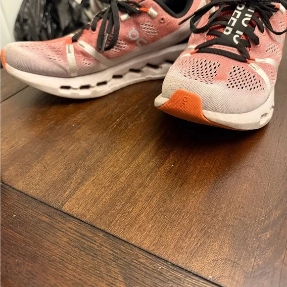 On Running Shoes in Red and Black - Picture 3 of 3